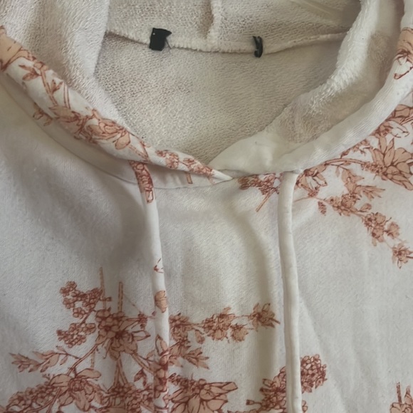 Olivia and Vivian cropped hoodie - Picture 6 of 12